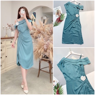 Đầm lụa lệch vai màu xanh thiết kế cài hoa