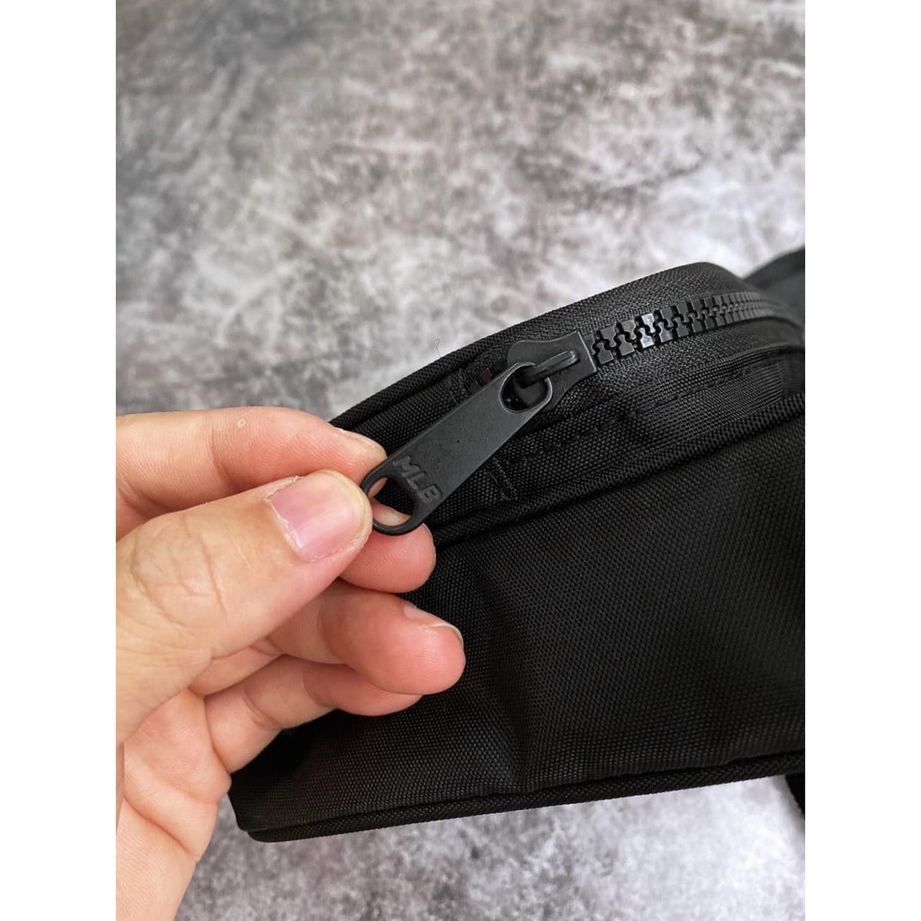 Túi Đeo Chéo M.L.B New York Yankees Mini Bag Black B215