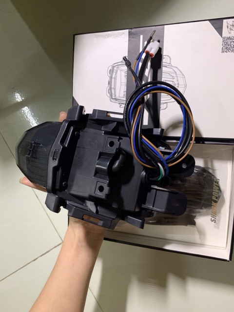 Đèn hậu tích hợp xi nhan R15 V3 chạy led AUDI đổi màu