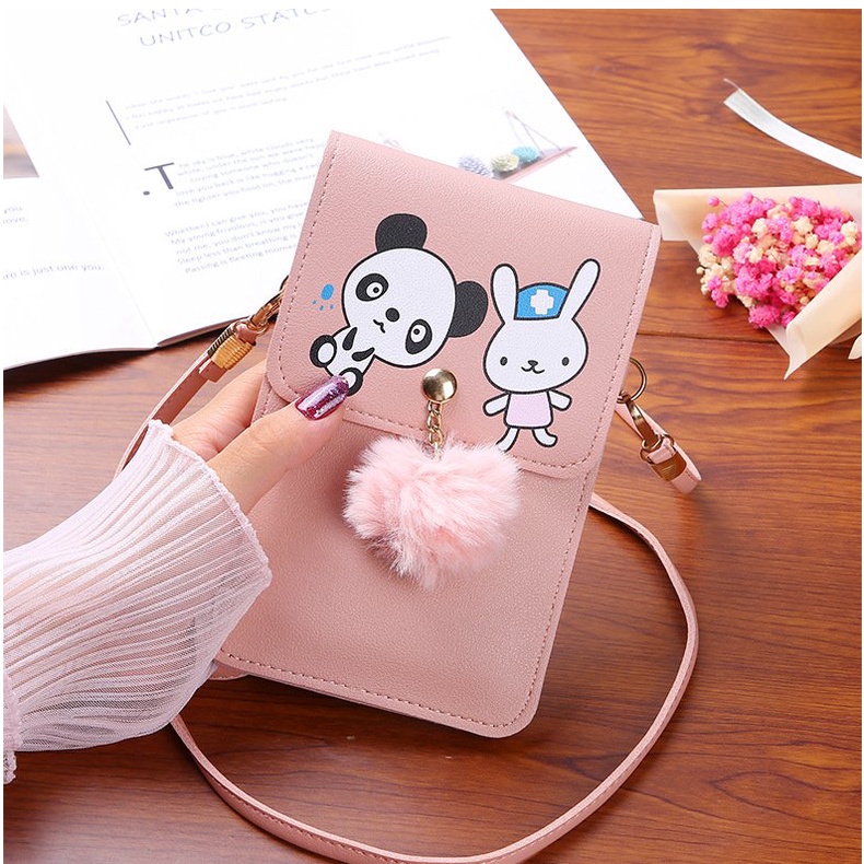 Túi đeo chéo đựng điện thoại hoạ tiết gấu dễ thương ngăn sau trong suốt cảm ứng tiện lợi HX003
