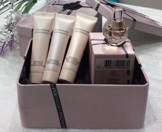 Set Nước VIkTOR & ROLF FlowerBomb mini edp 7ml tách sét