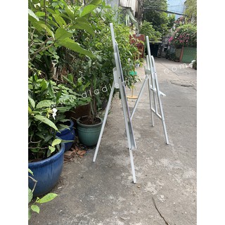 Standee gỗ - Giá tranh