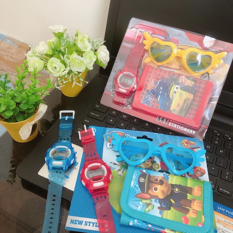 Đồ chơi cho bé, đồ chơi trẻ em Set 3 món Đồng hồ + Kính + Ví cho bé in hình hoạt hình cho bé vô cùng  thích thú
