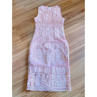 Dọn tủ váy ren tke