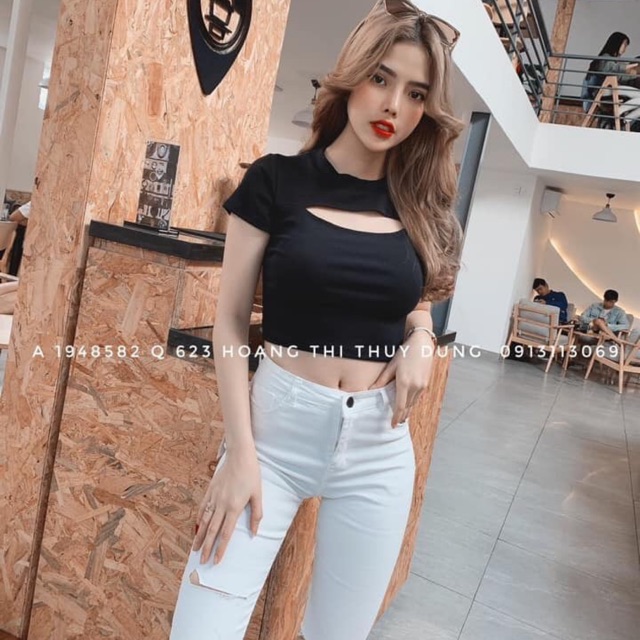 Áo croptop khoét ngực