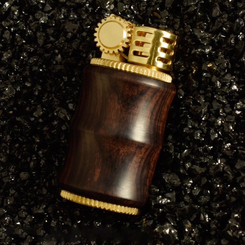 Bật Lửa Xăng Đá Zorro 583 Ốp Gỗ Đàn Hương - BLX0023
