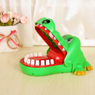 Đồ chơi cá sấu cắn tay vui nhộn