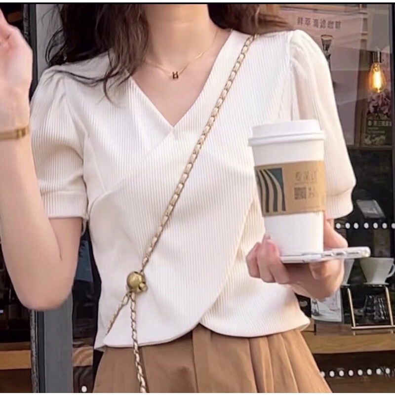 Áo Kiểu Tay Phồng Cổ Chữ V - Cập Nhật Thời Trang Hè Thu 2023