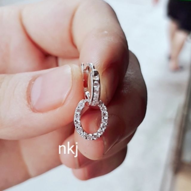 1 ĐÔI KHUYÊN TAI BẠC NỮ DÁNG TRÒN, GẮN ĐÁ TRẮNG