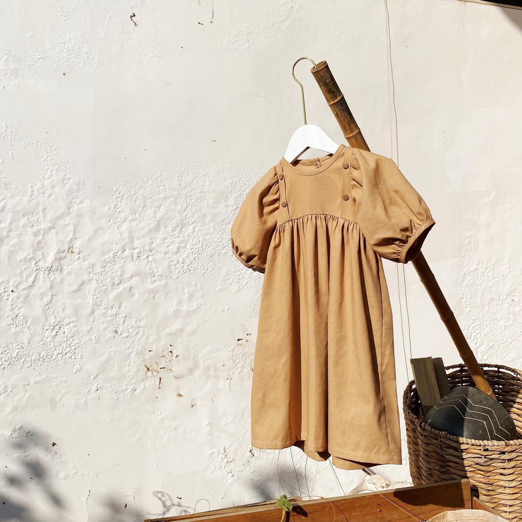 Đầm bé gái/ váy bé gái linen màu nâu đính nút vintage