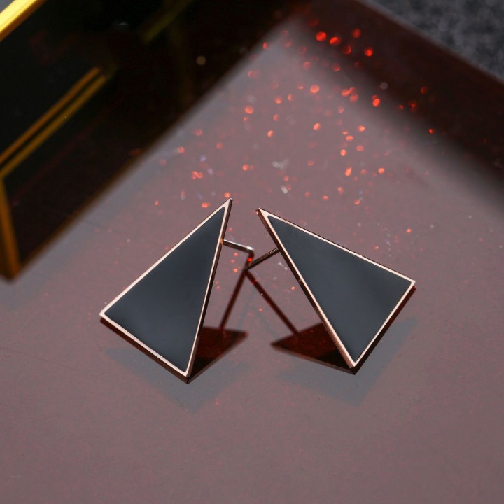 Bông Tai Tam Giác Titan Không Đen TT 1777