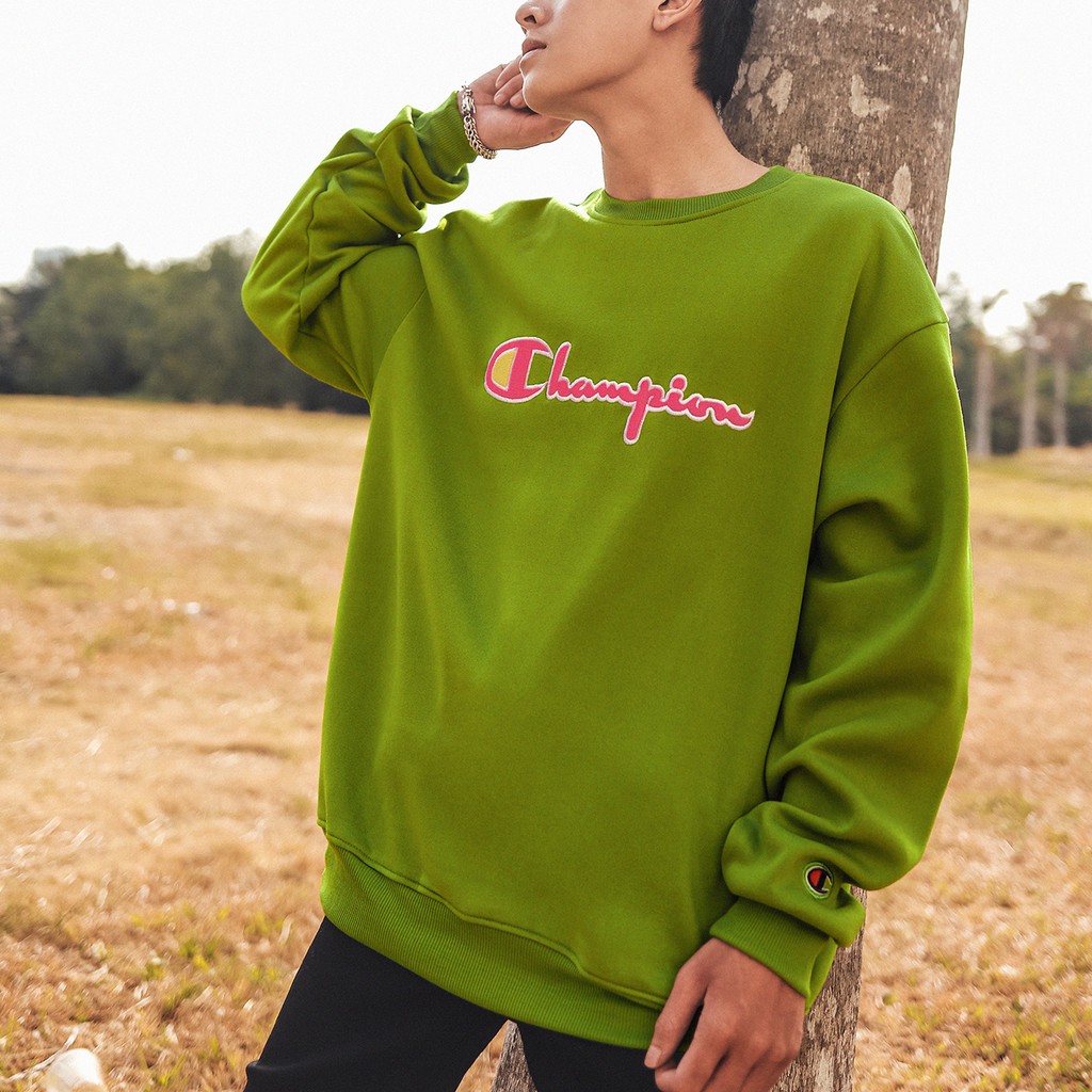 Áo Tay Dài Sweater Logo Thêu Chữ Champion To sắc nét Chất Liệu Cotton Màu Xanh Lá