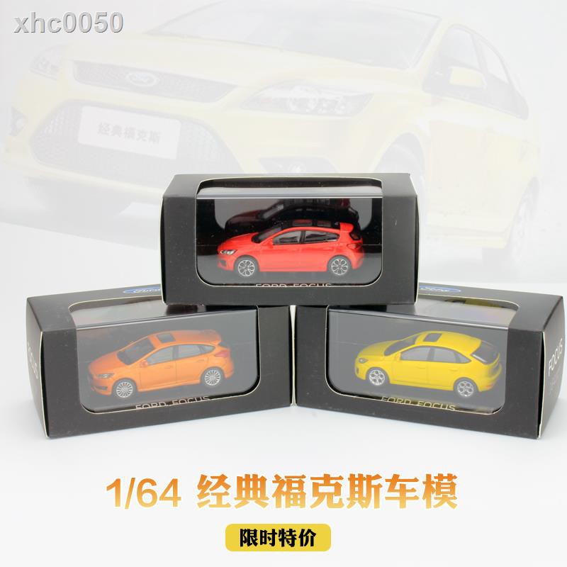 Mô hình xe hơi ford focus classic bằng hợp kim tỉ lệ 1: 64