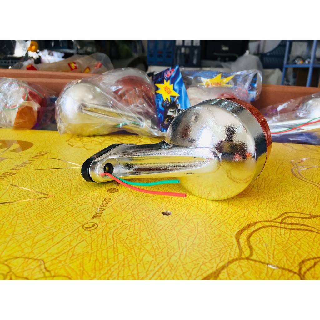 1 tai + 1 chụp xinhan sau xe cub 81 đời mới