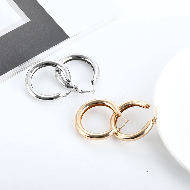 Đôi khuyên tai tròn dày 50mm bằng hợp kim cá tính cho nữ