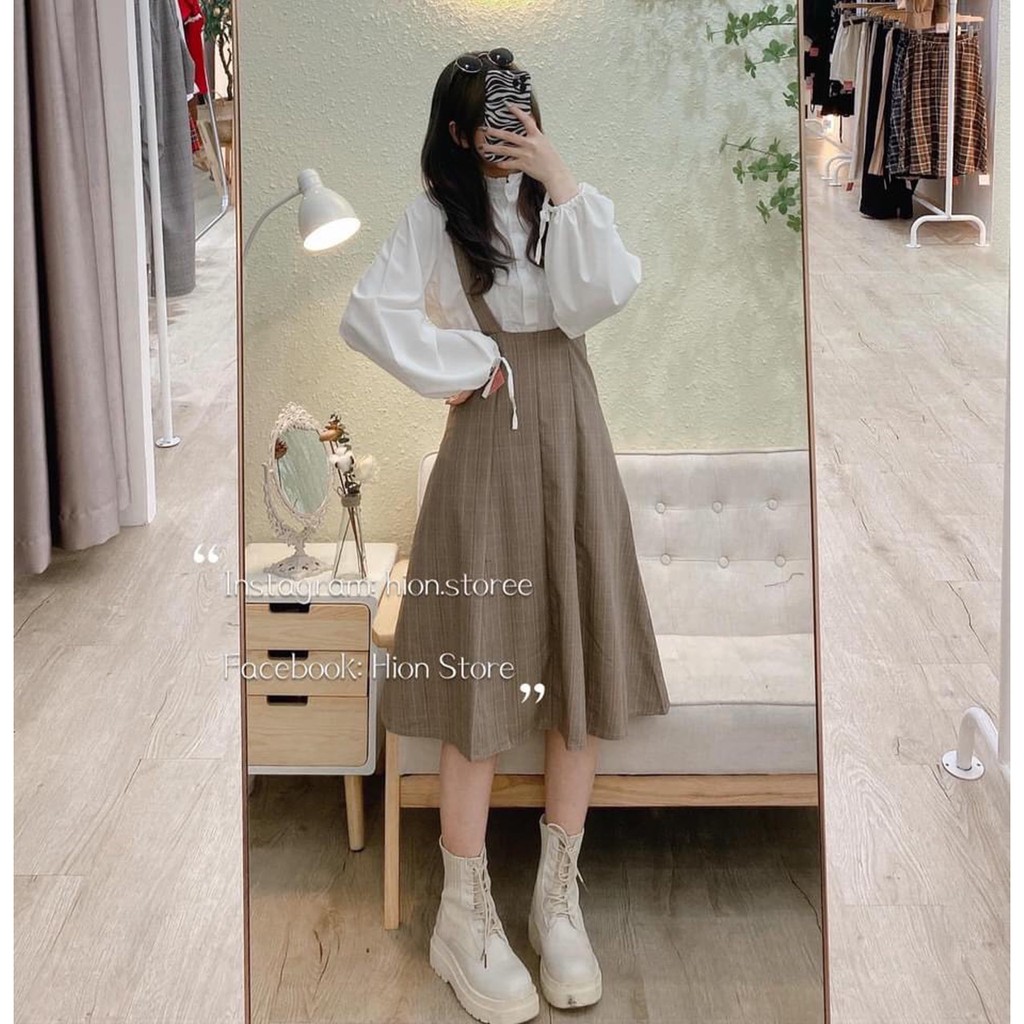 Set yếm caro nâu xám đan eo sau kèm áo sơ mi trắng viền ren | BigBuy360 - bigbuy360.vn