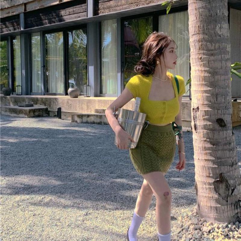 Set áo thun ngắn tay cổ vuông và chân váy dệt kim MURIOKI phong cách quyến rũ thời trang cho nữ