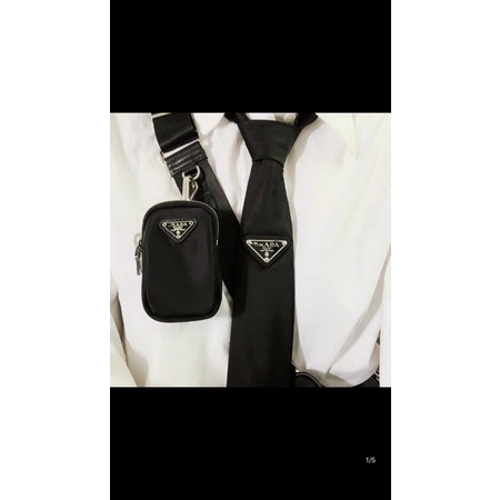 Tag prada gắn áo quần, phụ kiện