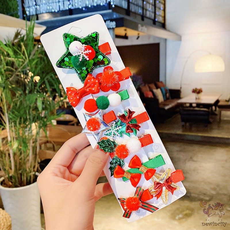 Kẹp tóc phong cách Giáng Sinh dễ thương cho bé gái