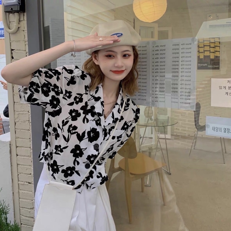 Áo sơ mi nữ cổ vest croptop hoạ tiết