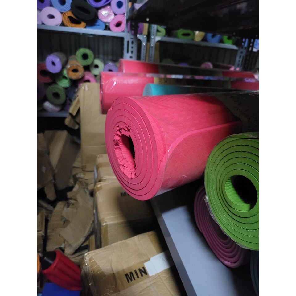 Thanh lý Thảm yoga TPE 8mm và 6mm bị lỗi 1 chút do bị chuột cắn,bị xước và bị đè lằn