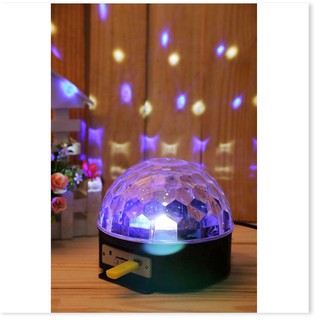 Đèn LED Quả Cầu Cảm Ứng Xoay Pha Lê 7 Màu Nháy Theo Nhạc