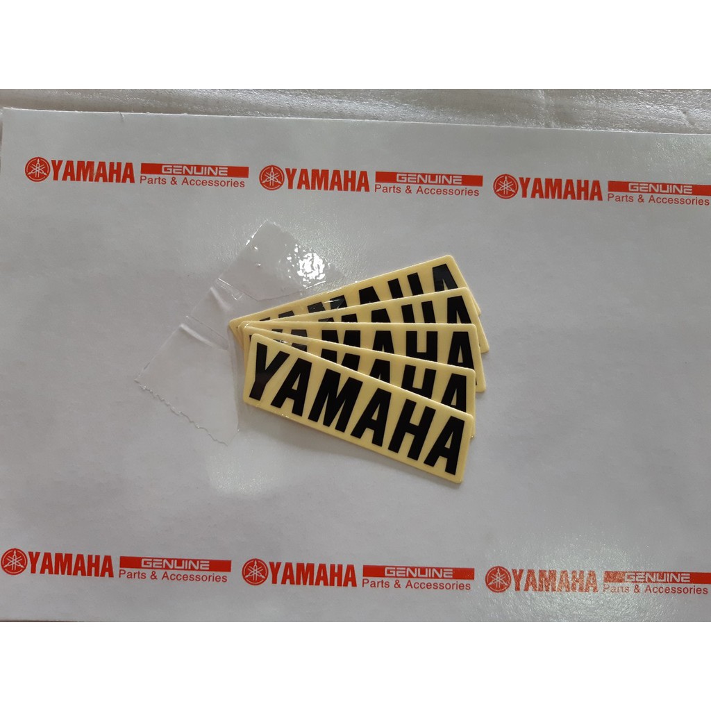Tem chữ Yamaha nhỏ đen