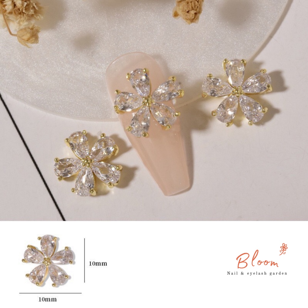 Charm nail, charm đính đá sang trọng, hot trend 2022