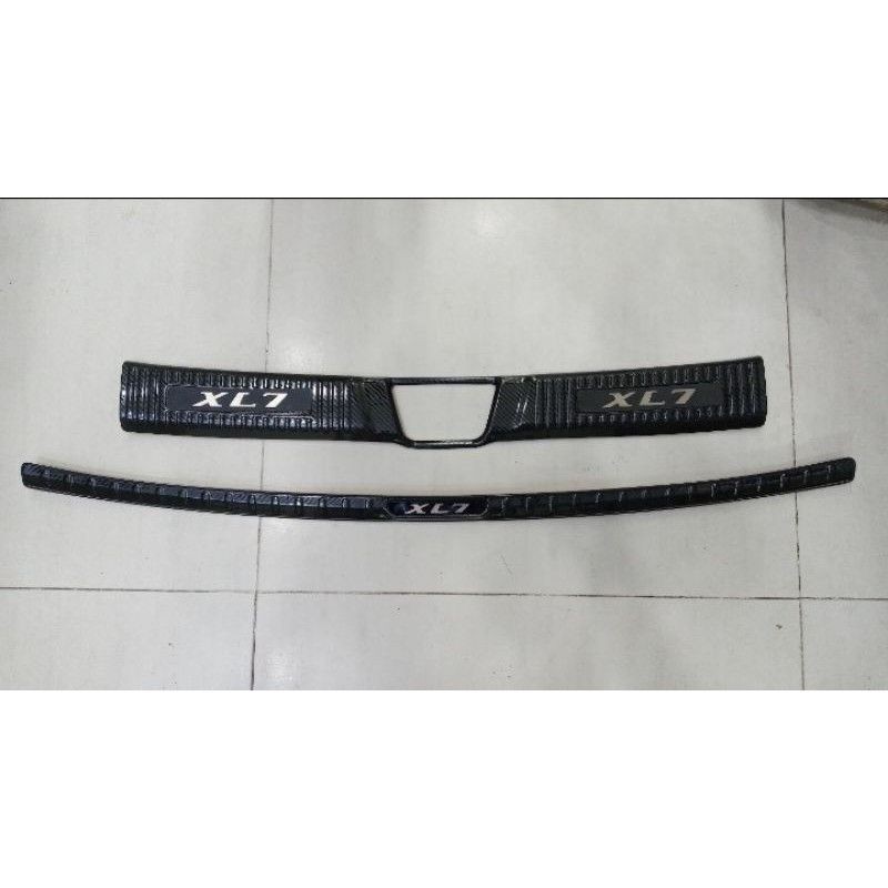 Ốp chống trầy cốp trong, ngoài CARBON xe Suzuki XL7 2020 2021 2022 mẫu cacbon cao cấp