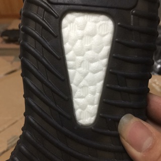 (ẢNH THẬT) YEEZY 350 V2 ĐEN VỆT TRẮNG
