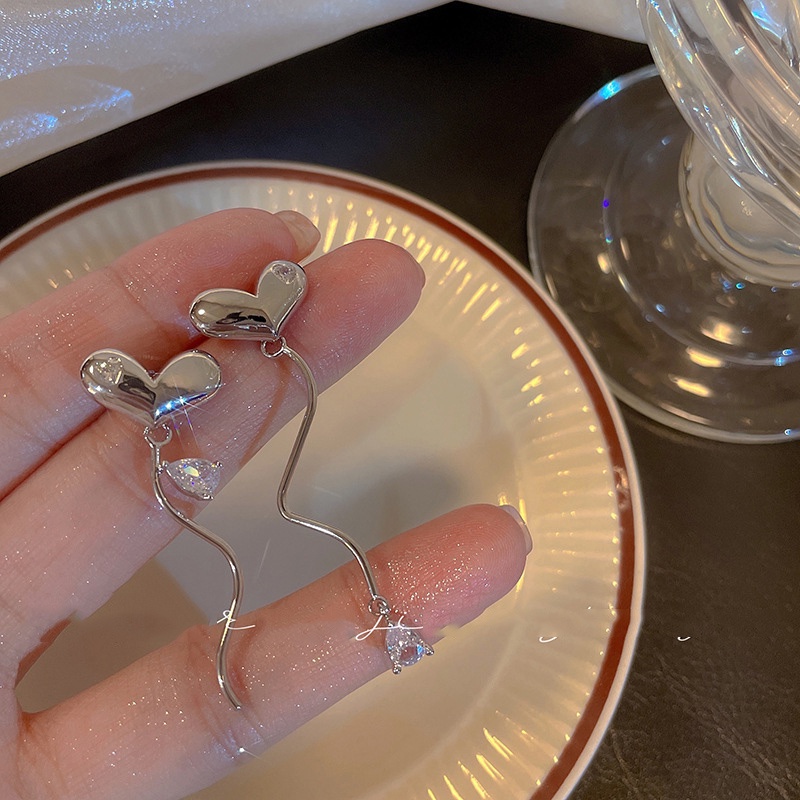 Khuyên Tai Hình Trái Tim Đính Đá Phong Cách Ngọt Ngào Thanh Lịch Cho Nữ