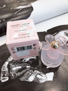 Nước hoa nữ Marc jacobs daisy love Sweet 4ml