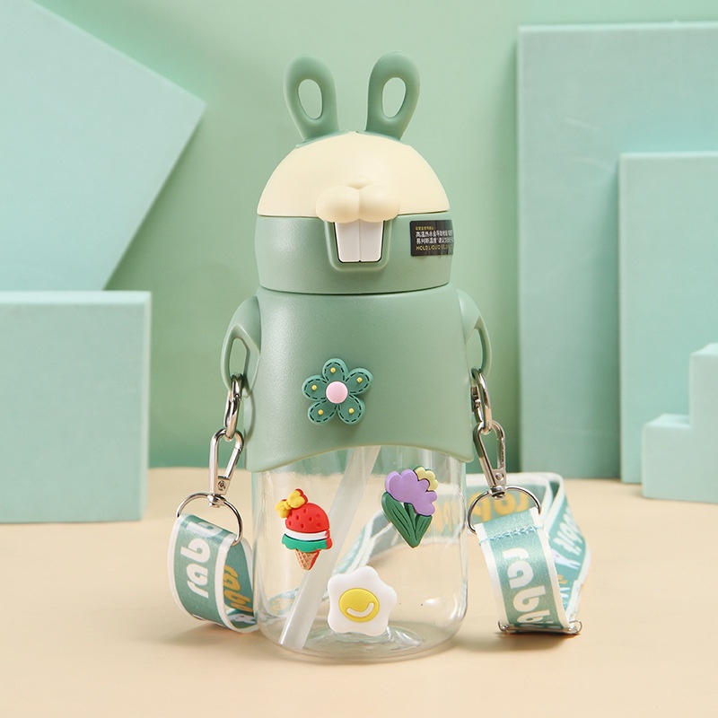 Bình Nước Tai Thỏ 600ml Có Dây Đeo, Ống Hút Và Stcker 3D Nổi Cho Bé Đi Học, Đi Chơi