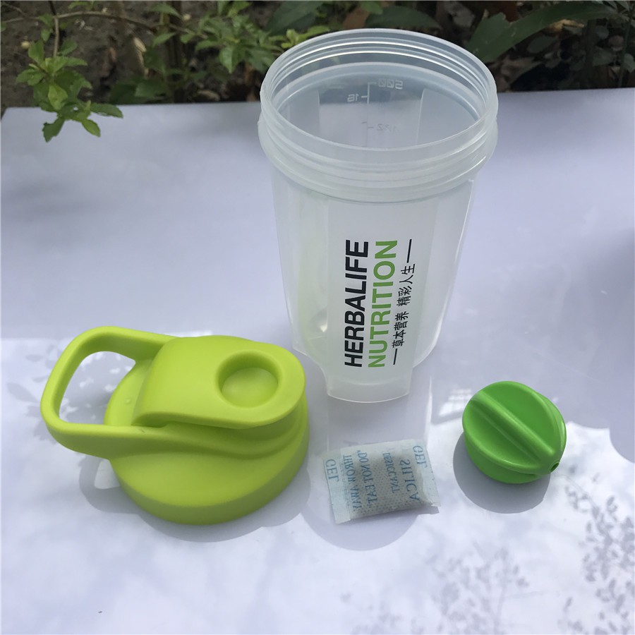 Bình nước thể thao Herbalife có nắp kèm banh lắc bằng nhựa với dung tích 500ml độc đáo tiện dụng