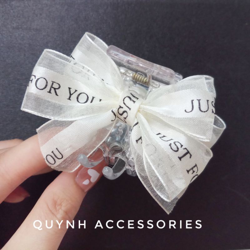 Kẹp nơ càng cua phong cách tiểu thư nữ tính