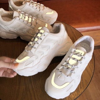Giày sneaker đế độn 6cm