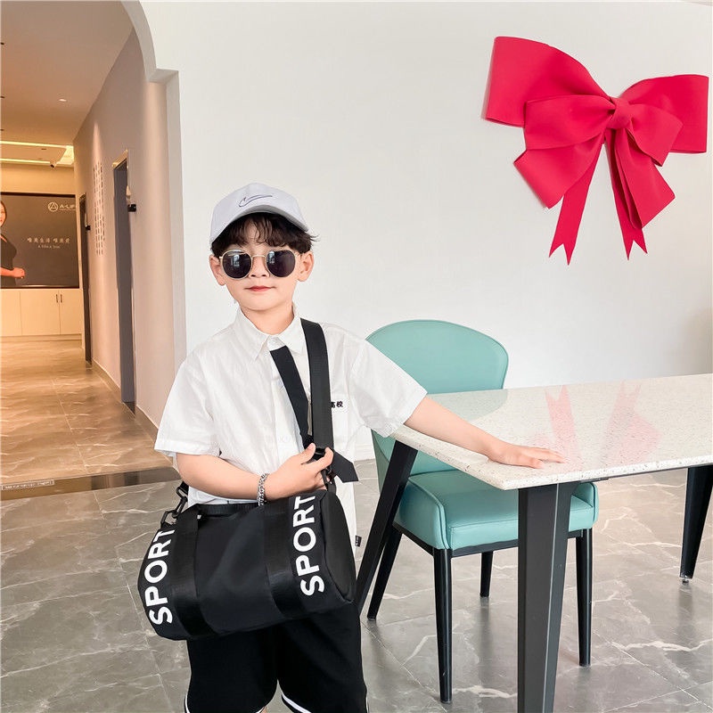 Túi thể thao trẻ em thể thao công suất lớn túi messenger đẹp trai du lịch ngoài trời ba lô