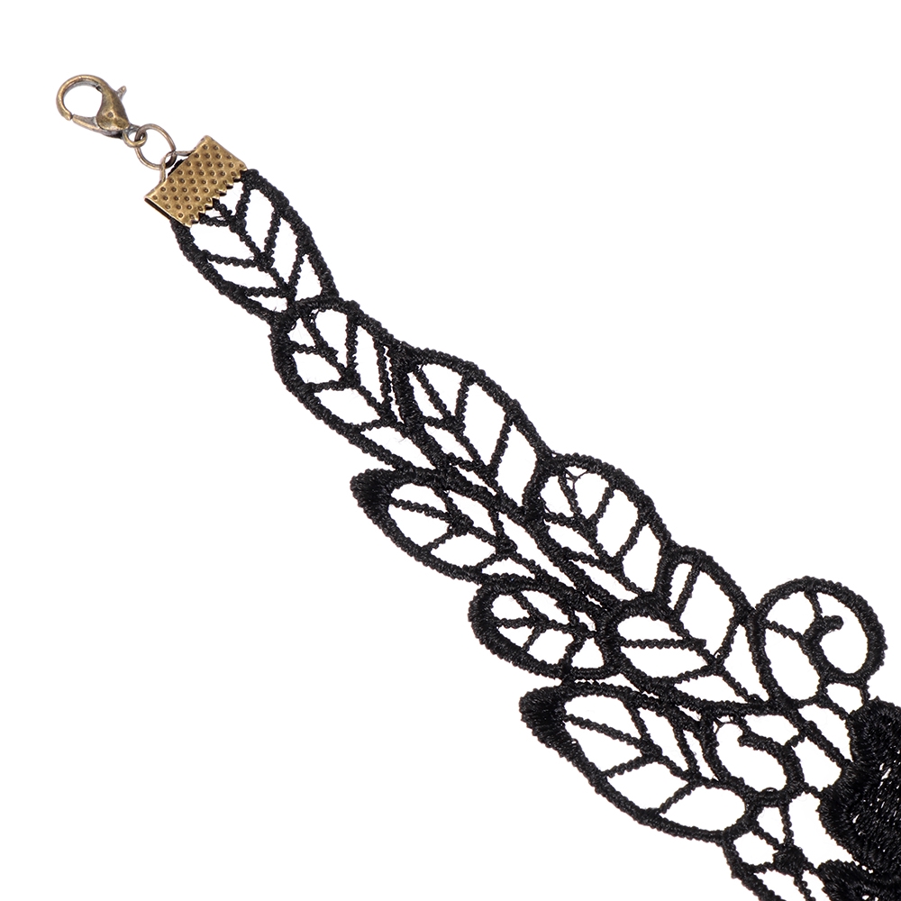 Vòng cổ choker đính đá gợi cảm phong cách Gothic