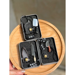 <Loại 1>Dao nấu ăn mini cắt được thật, Sắc, Cán gỗ kèm vỏ da + Hộp sắt + Dây đeo