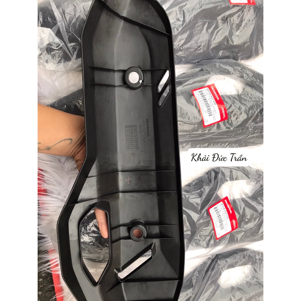 Ốp bô, che bô, tấm cách nhiệt ống xả zin Airblade 160  mẫu mới chính hãng Honda 18318-K2Z-V00