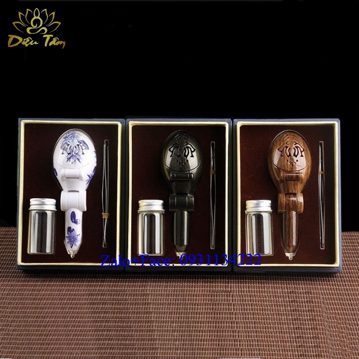 Tẩu xông trầm hương bằng điện trên ô tô
