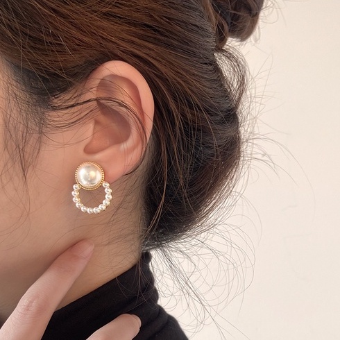 Khuyên tai kẹp không bấm lỗ chốt cố định K044 bằng hợp kim mạ vàng hình tròn đính hạt trai bigsize dáng midi Leous