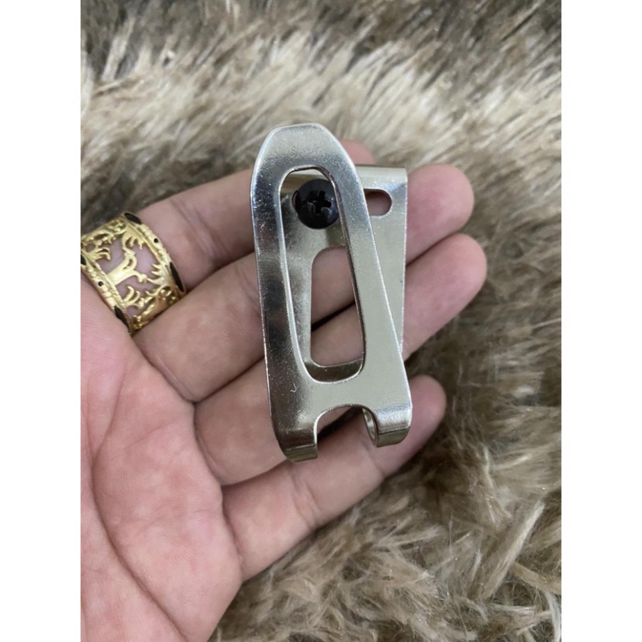 Móc treo máy khoan và vặn vít MAKITA 14.4V - 18V. treo máy vào thắt lưng hay túi đeo khi không sử dụng