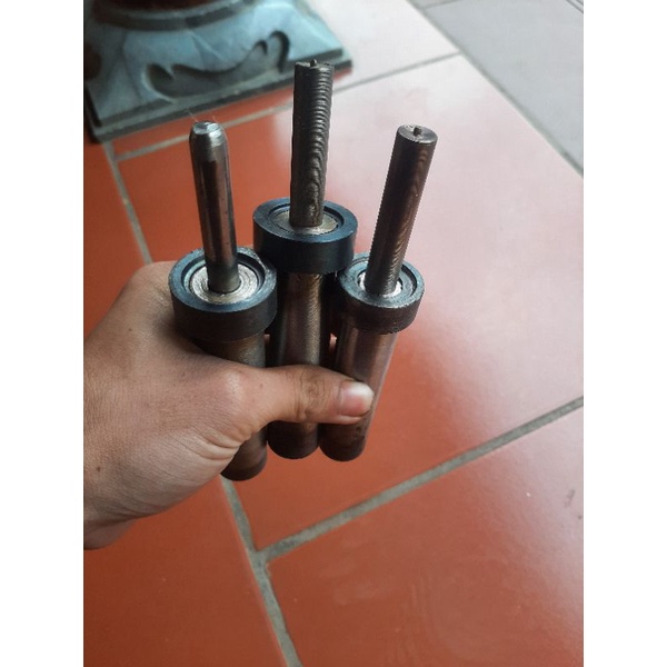 Cây đóng bạc đạn bánh xe máy