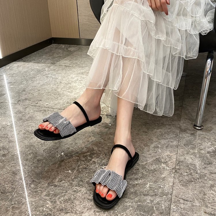 Giày Xăng Đan Nữ Quai Ngang Đế Bằng Thời Trang | BigBuy360 - bigbuy360.vn