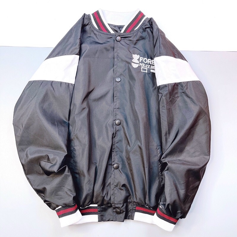 Áo khoác dù 2 lớp nút bấm thêu gốc