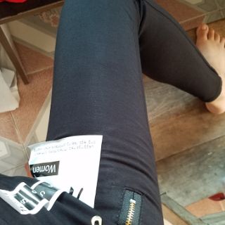 Quần legging khóa dọc hông