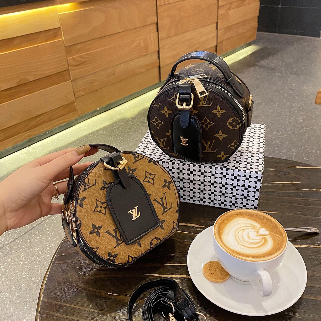 Túi Trống Tròn Phiên Bản Mini Gắn Tag Hot Trend | BigBuy360 - bigbuy360.vn