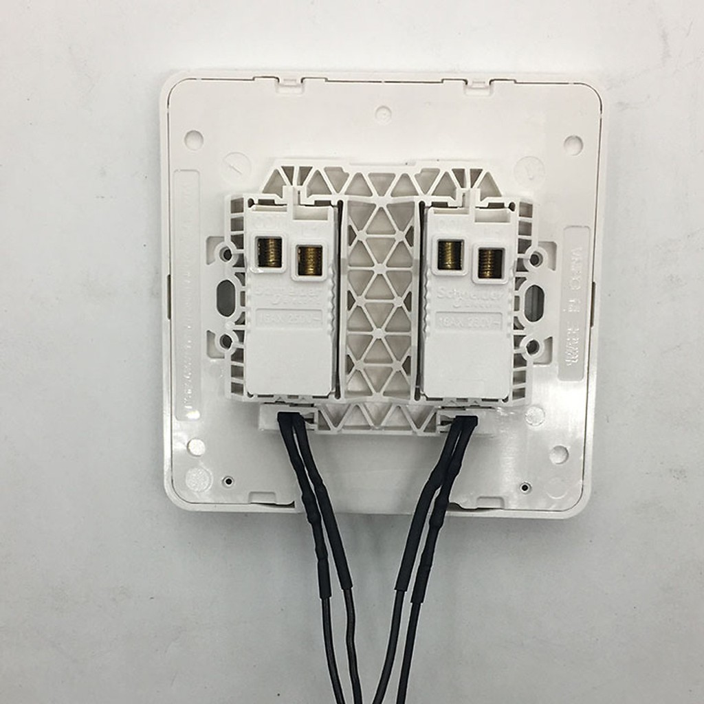 Bộ 2 Công Tắc 1 Chiều Cao Cấp Avatar On, Màu Nâu Gỗ, Hãng Schneider. Dùng Cho Nhà Ở/Văn Phòng