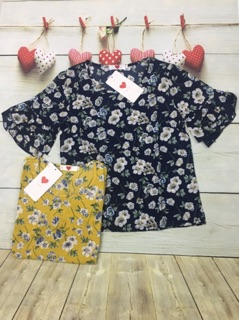 Áo hoa tay xoè đính hạt